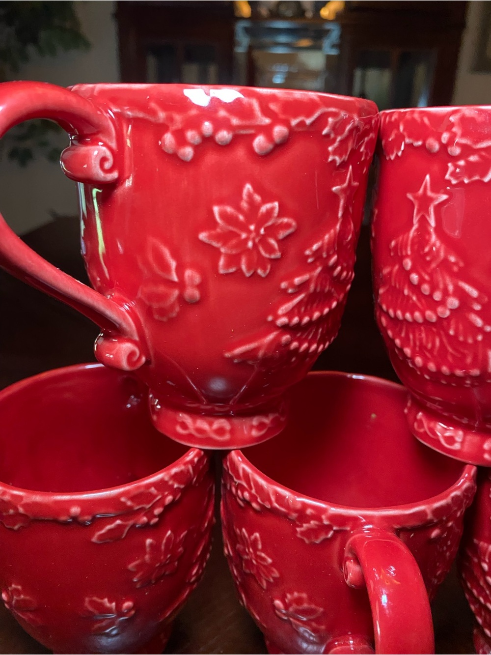 Bordallo Pinheiro Red Embossed Ceramic Christmas mugs - Set of 5 - Picture 5 of 13